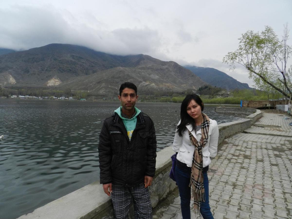 Houseboat Zaindari Palace Srinagar  Exterior photo