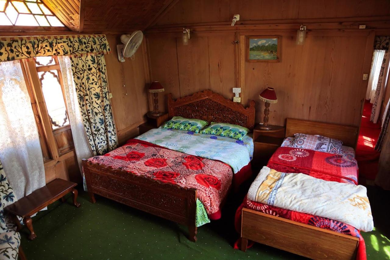 Houseboat Zaindari Palace Srinagar  Exterior photo