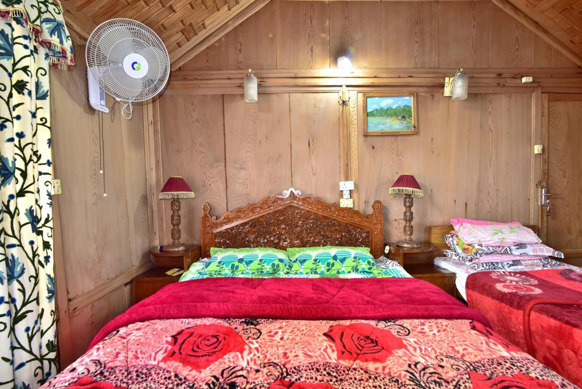 Houseboat Zaindari Palace Srinagar  Exterior photo