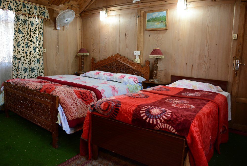 Houseboat Zaindari Palace Srinagar  Exterior photo